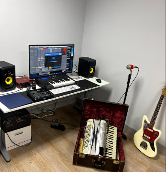 Music equipment for therapy at luxury rehab center